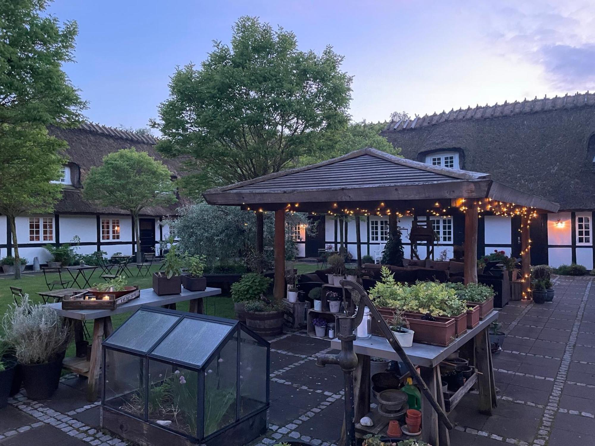 Slangerupgaard Bed & Breakfast Fakse Ladeplads ภายนอก รูปภาพ